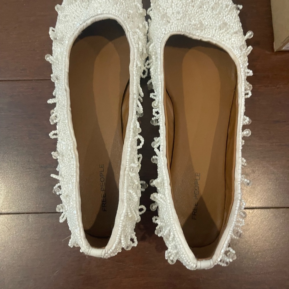 nwt nwb Free People White beaded weekends out embellished Flats - Picture 3 of 10